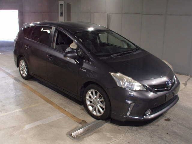 8510 TOYOTA PRIUS ALPHA ZVW41W 2013 г. (JU Fukuoka)